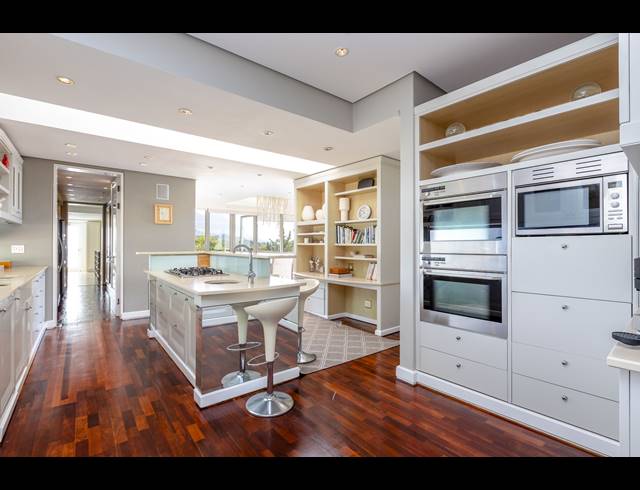 7 BEDROOM FREESTANDING TO LET IN CONSTANTIA